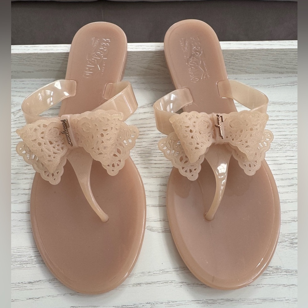 Salvatore Ferragamo Women's Pansy Lace Bow Mauve Jelly Thong Flip Flops Size 8